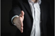 Angajăm: redactori, tehnoredactori, graficieni, specialist în relaţii publice, responsabil cu protecţia datelor cu caracter personal, şofer!